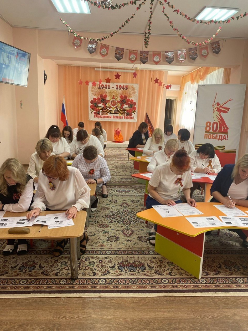 "С праздником, Великой Победы!"