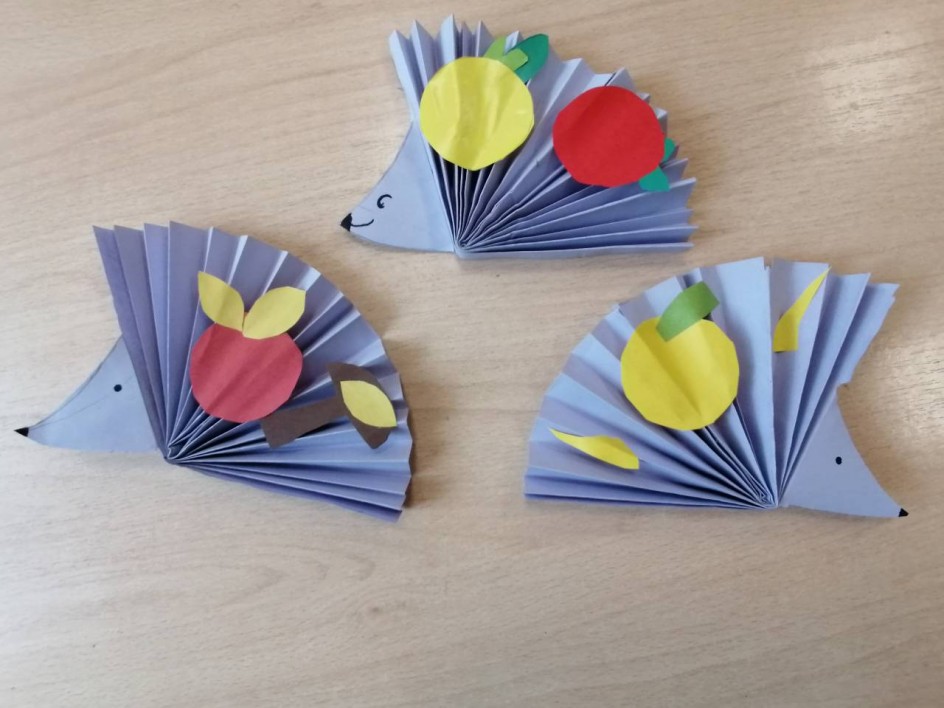 Семья ёжиков