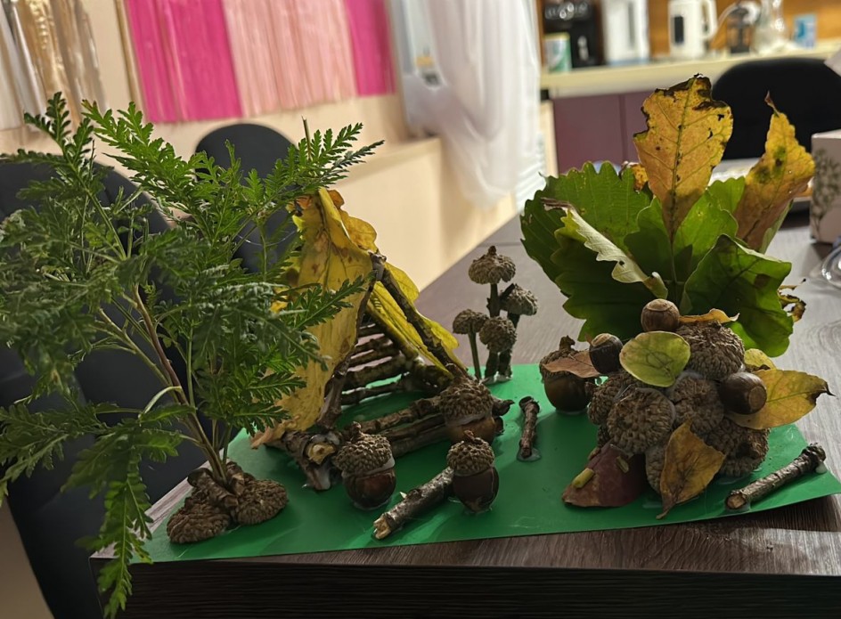 Ёжик в осеннем лесу