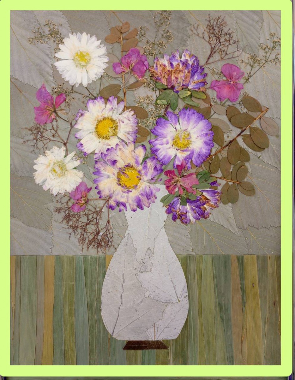 Астры в вазе.