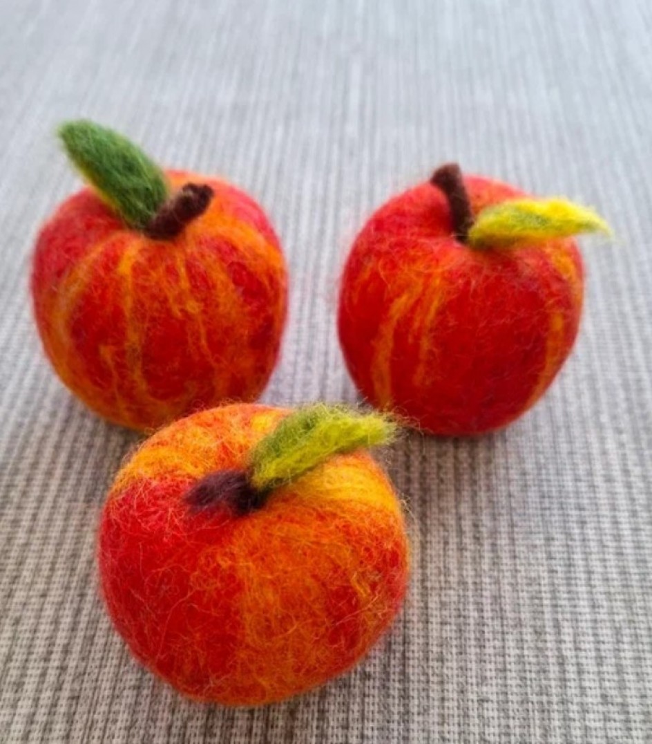 "Шерстяные" яблочки