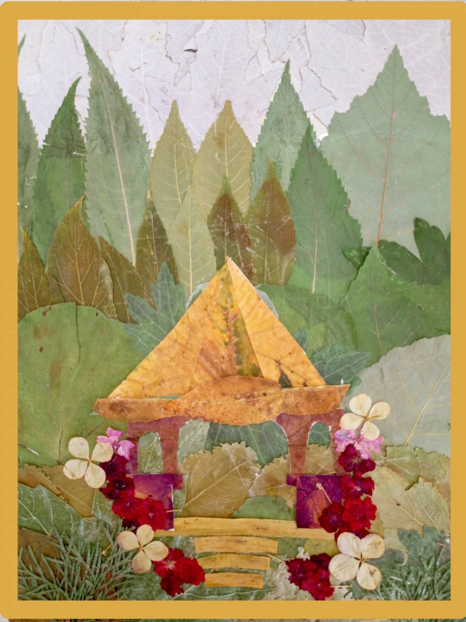 Беседка в лесу.