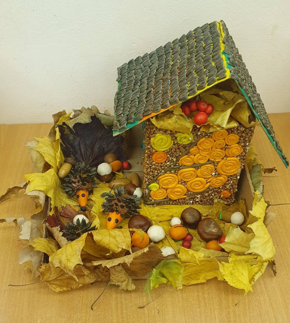 Полянка с домиком