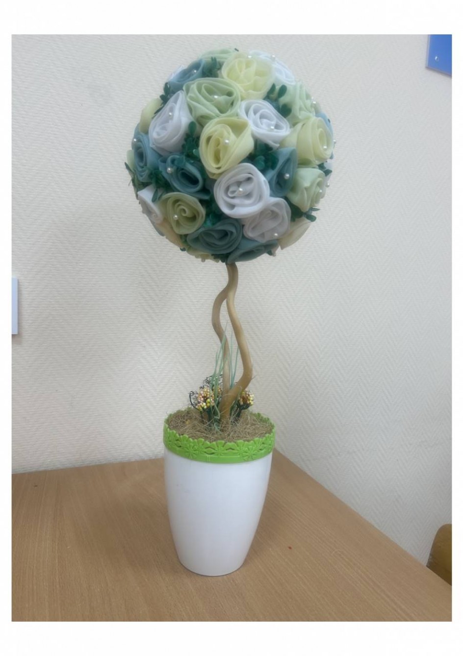 Дерево из роз