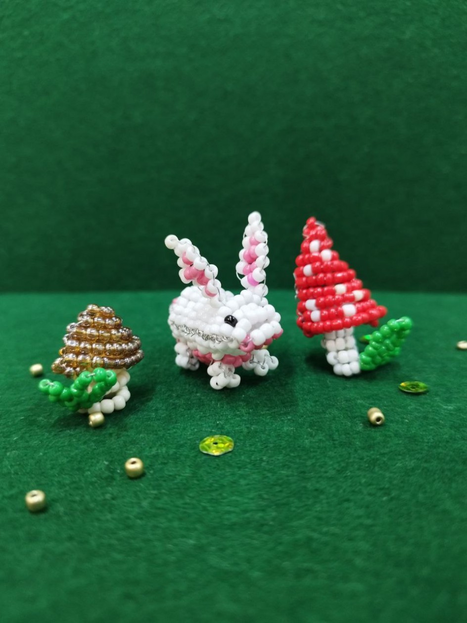 Зайка на грибной полянке