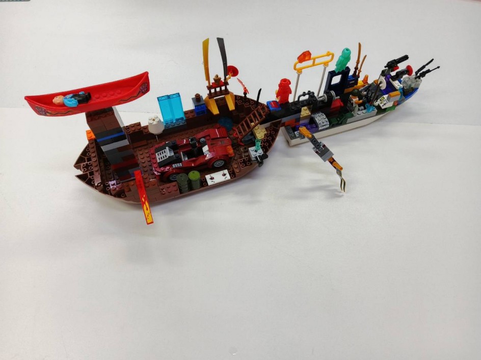 Футуристический корабль