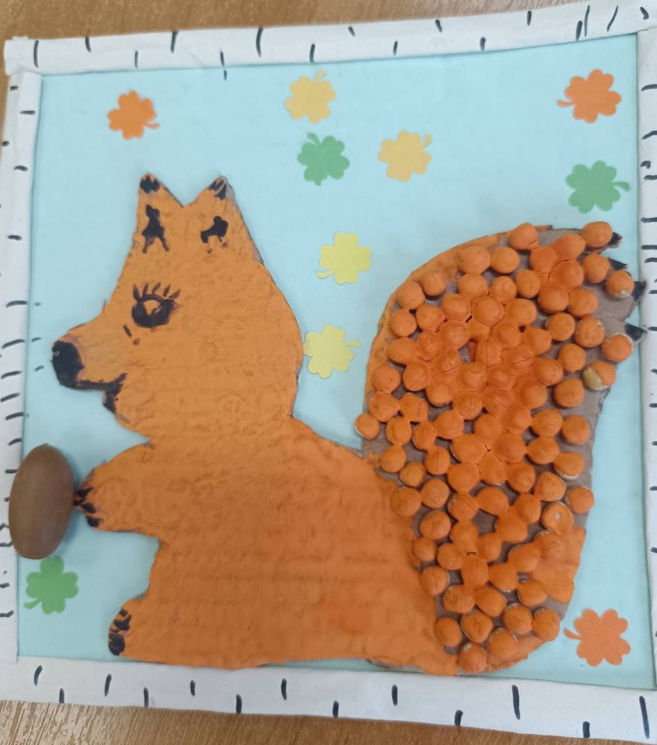 Белочка с орешком