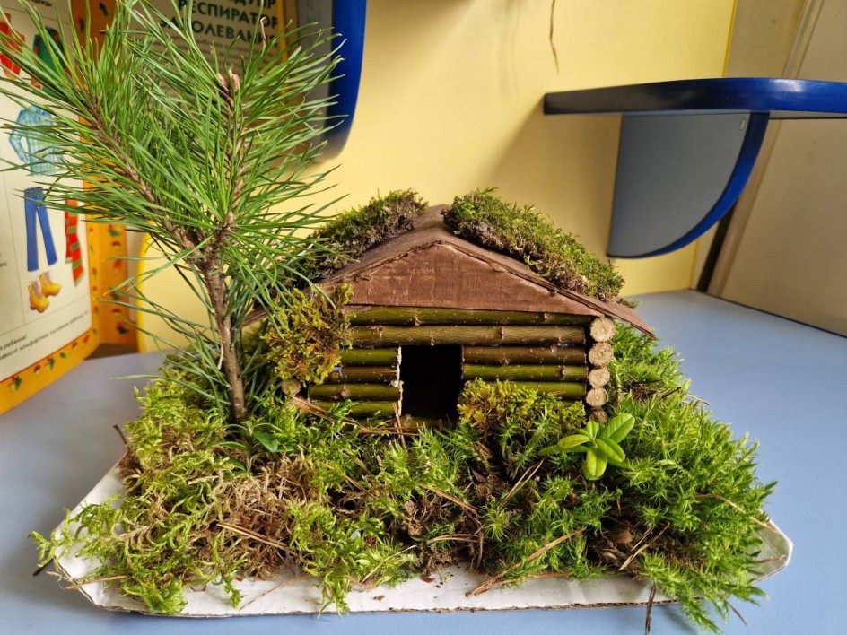 Лесная избушка