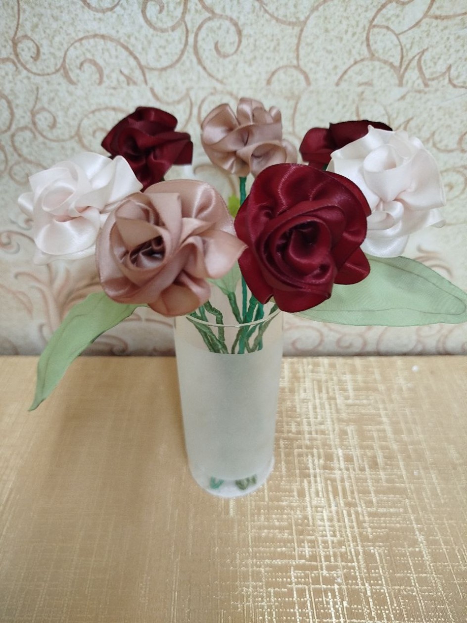 Цветы мз атласных лент