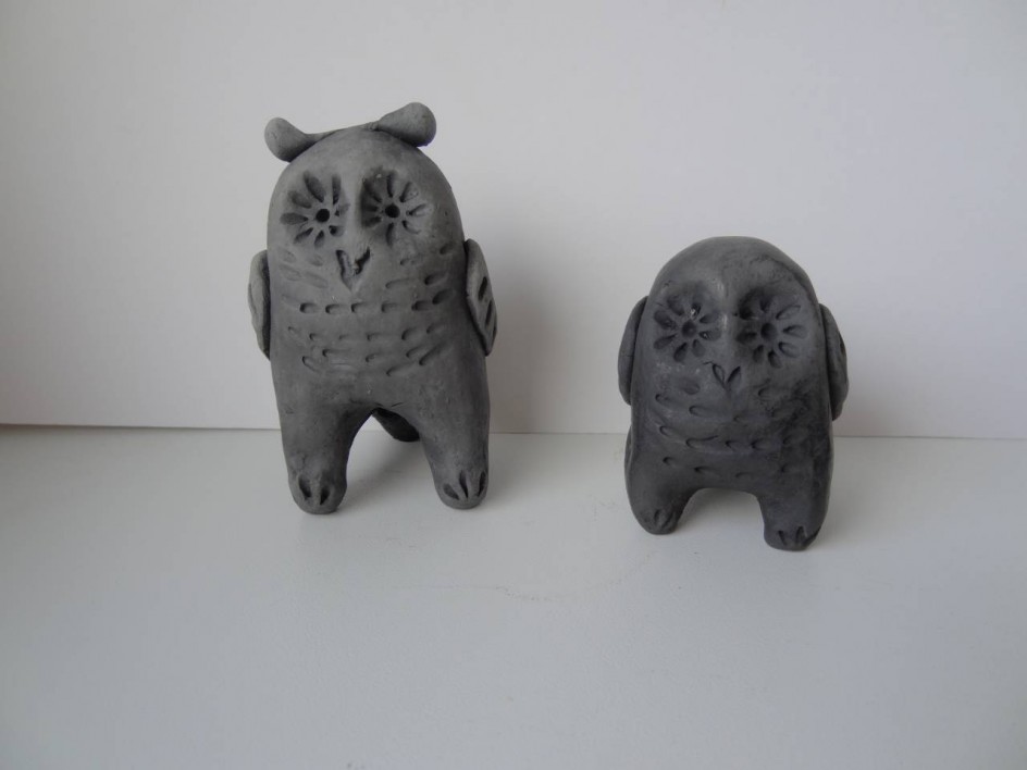 Совы, глиняные игрушки свистки-погремушки.