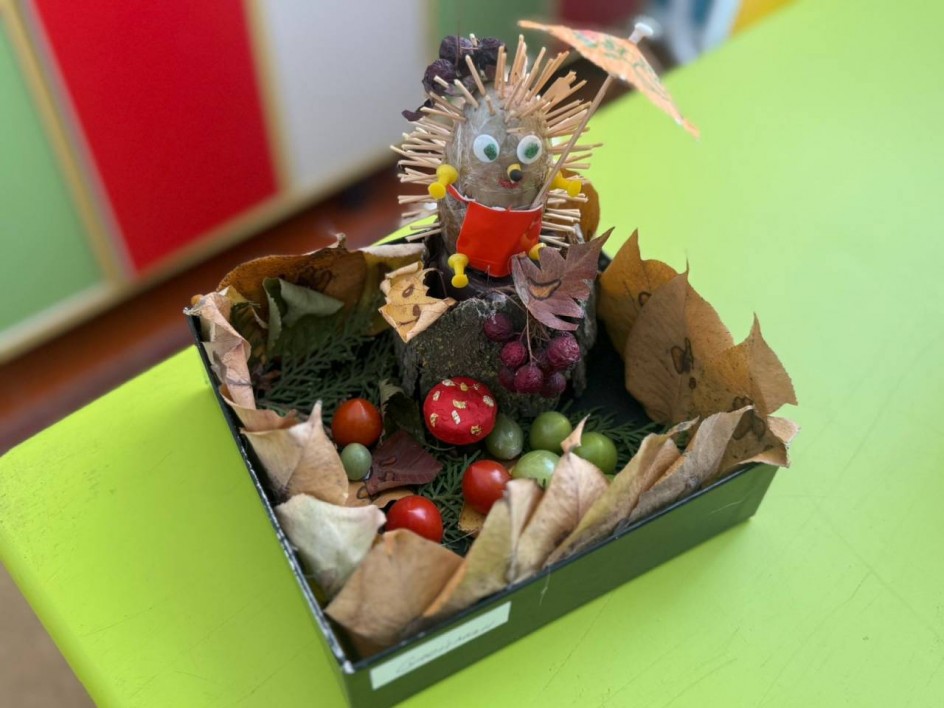 Ежик на пенечке