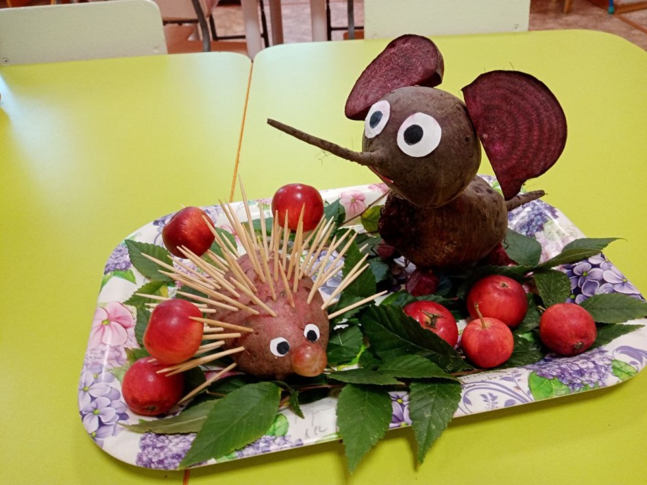 "Ёжик и слоник на полянке"