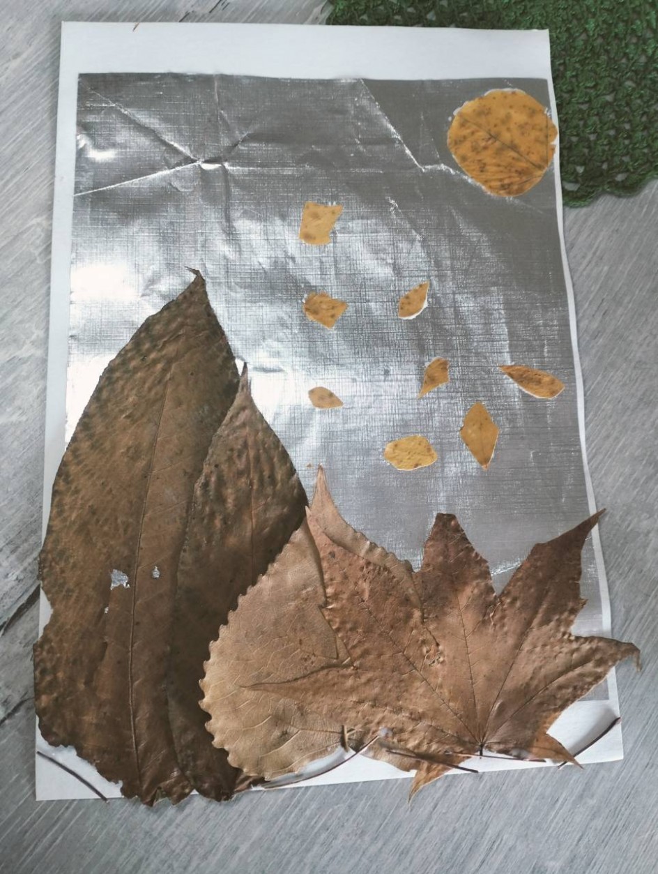 Листопад в осеннем лесу