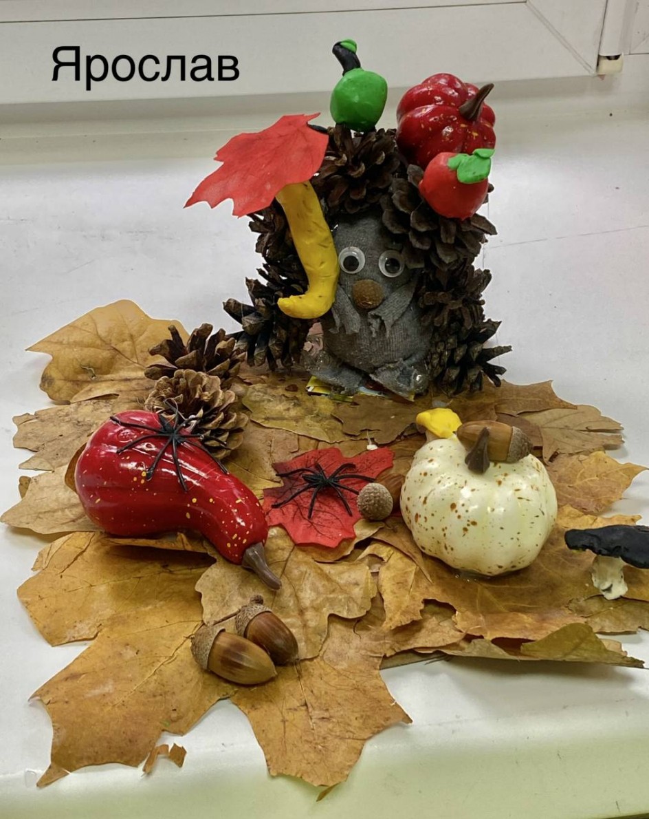 Ежик в осеннем лесу