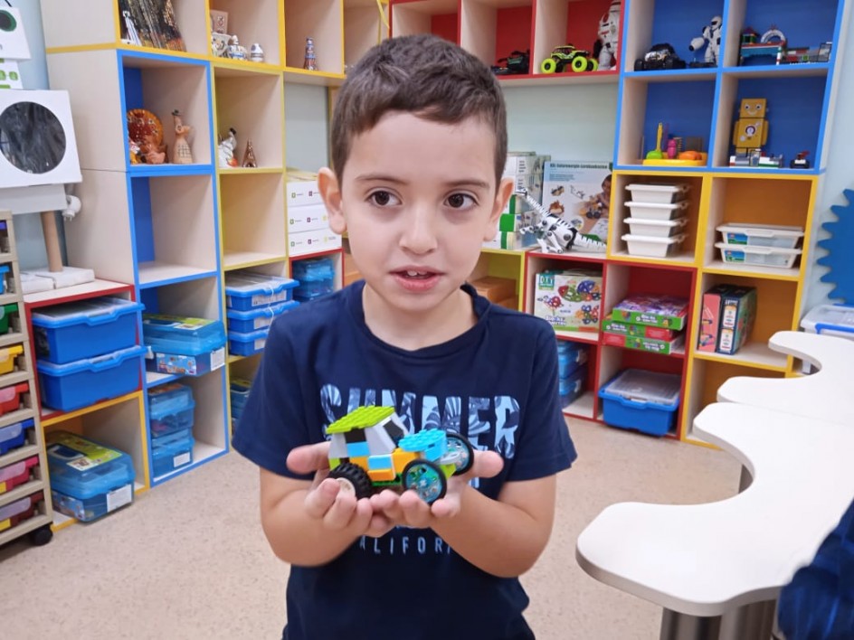 робот тягач