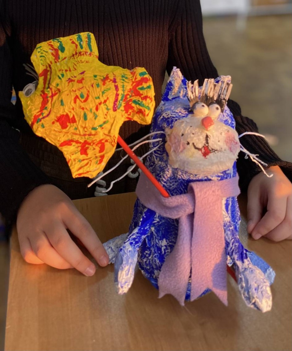 Котик любит рыбку