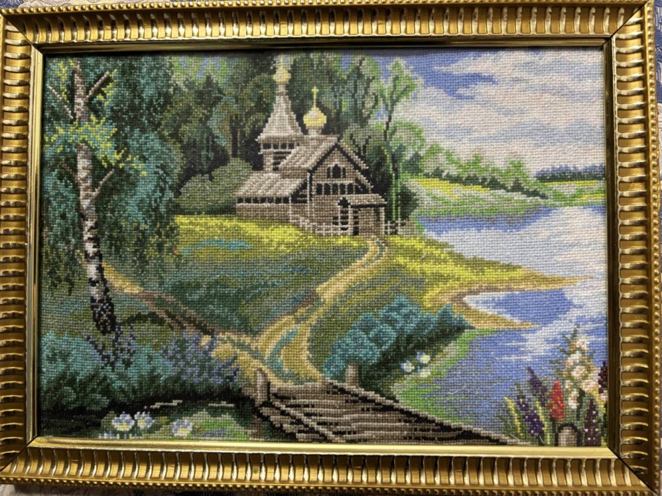 Храм в осенних красках