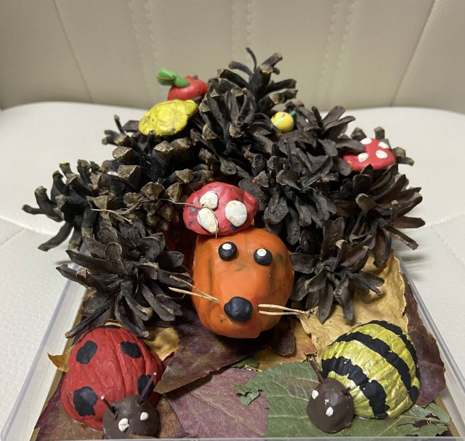 Композиция "Ежик в осеннем лесу"