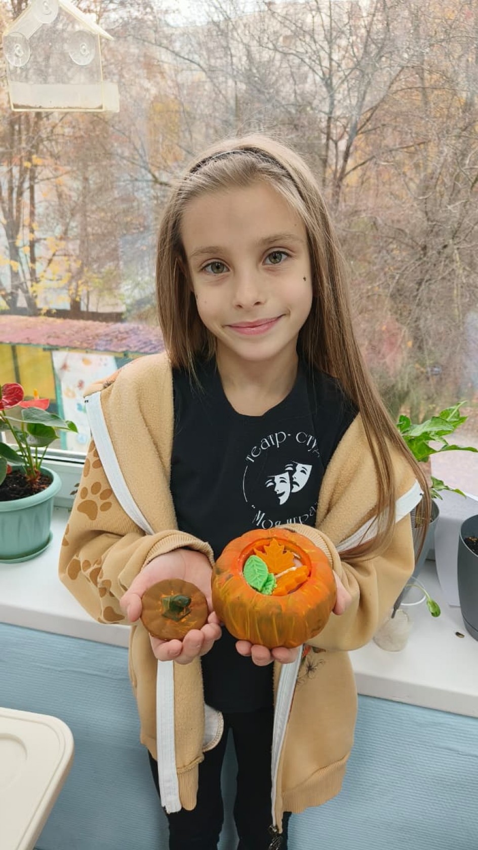 Свеча из воска в горшочке из гипсовой пасты