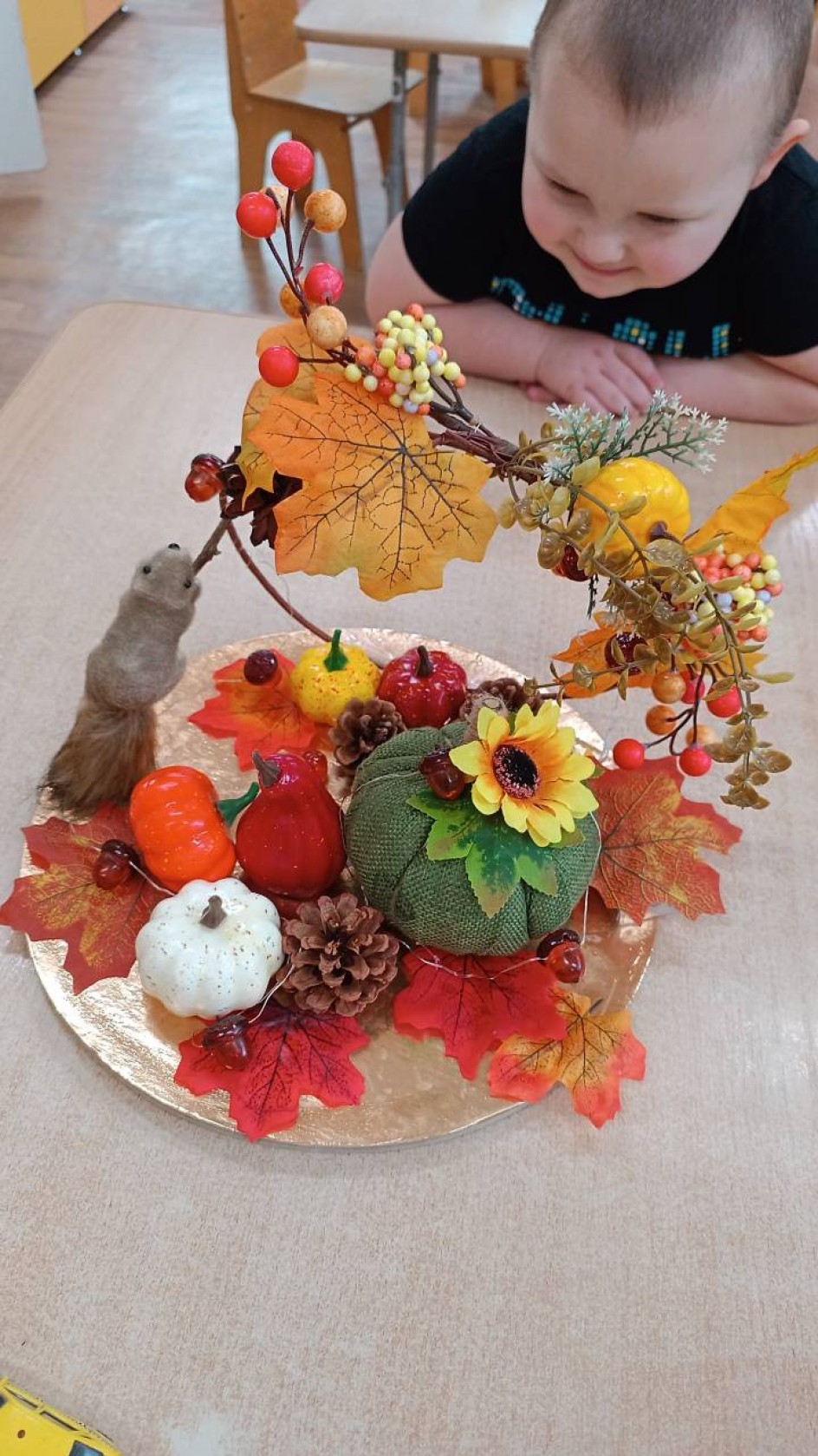 Осенние подарки от белочки