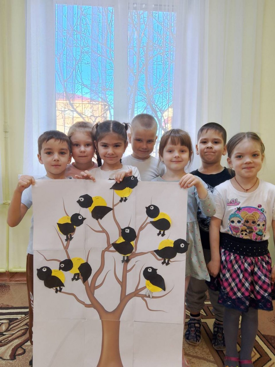 Коллективная аппликация " Синички на дереве"