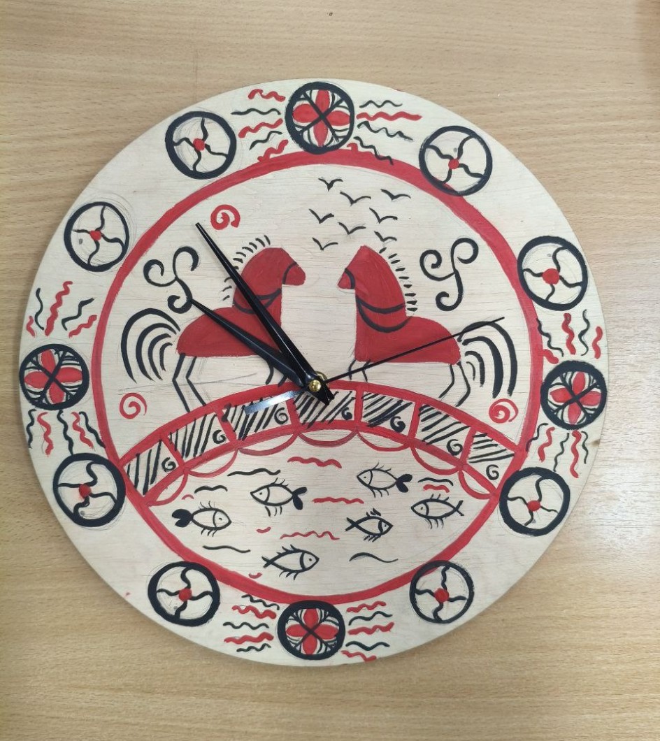 Настенные часы. Мезенская роспись.