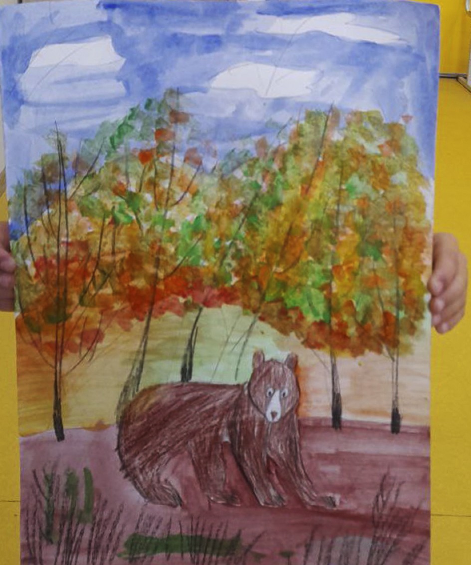 Медведь в осеннем лесу