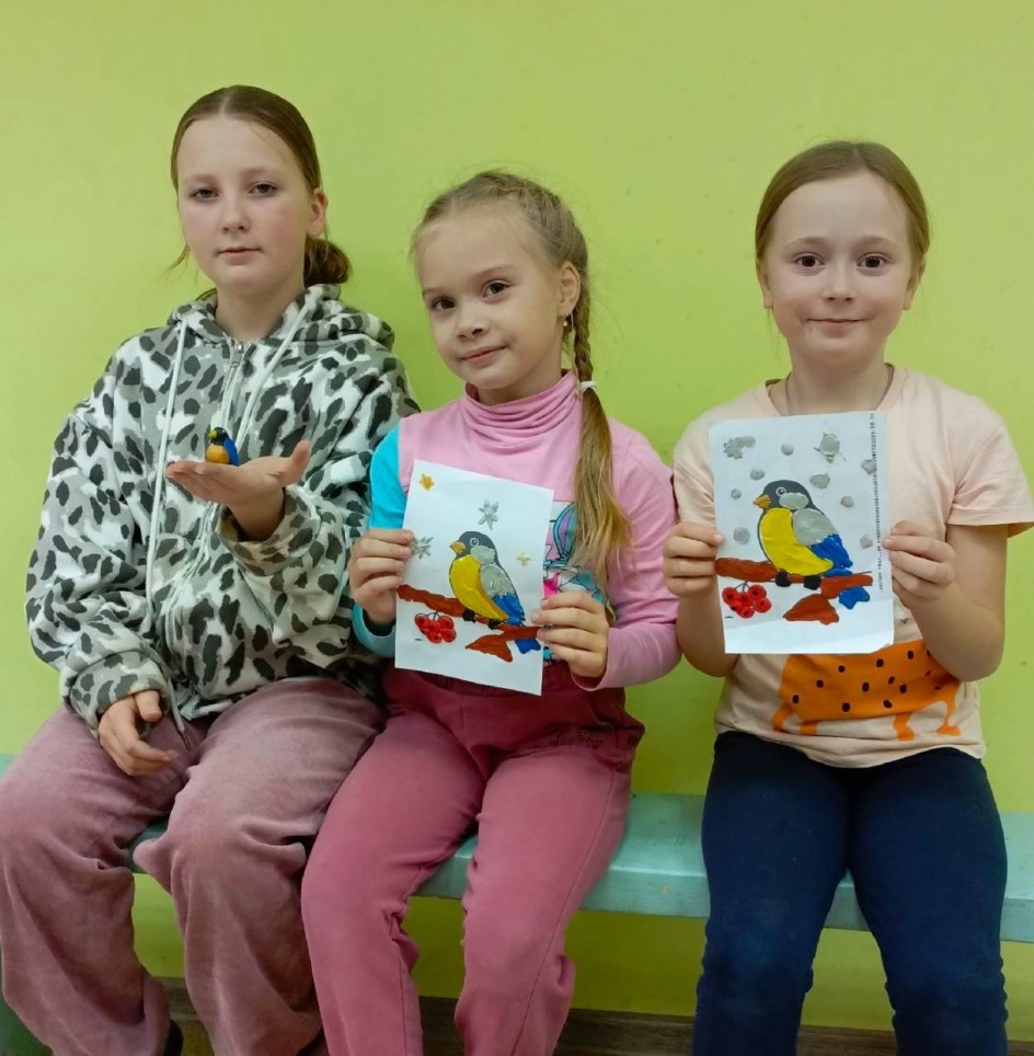 "Синичка на ветке рябины"