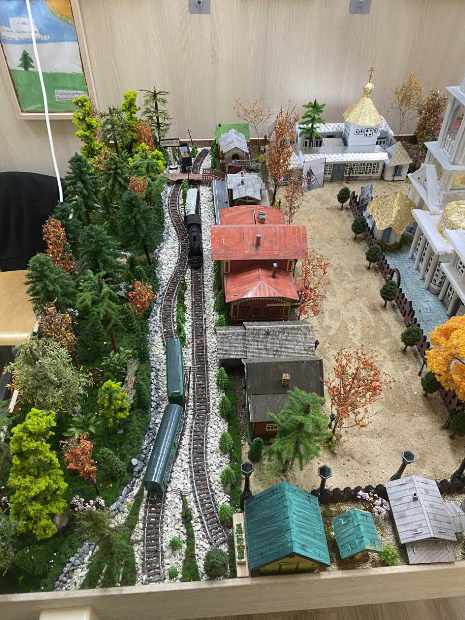 Историческая диорама посвященная 30- летию со дня обретения мощей священника Константина Богородского (1995г.)