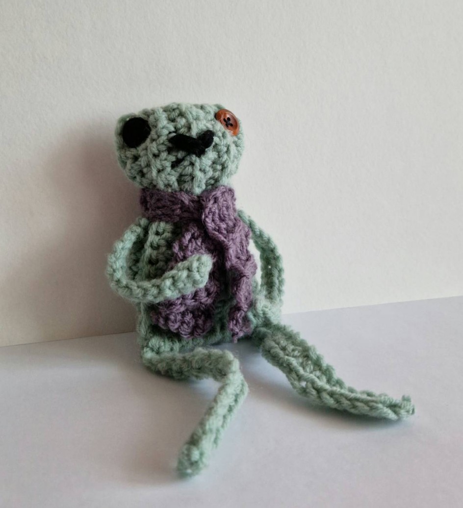 Лягушонок в шарфике
