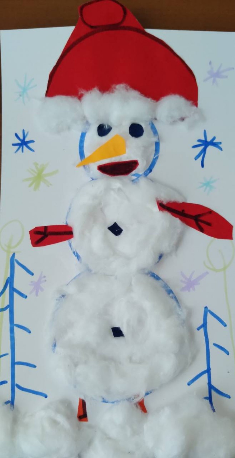 Аппликация "Снеговик в красной шапке"