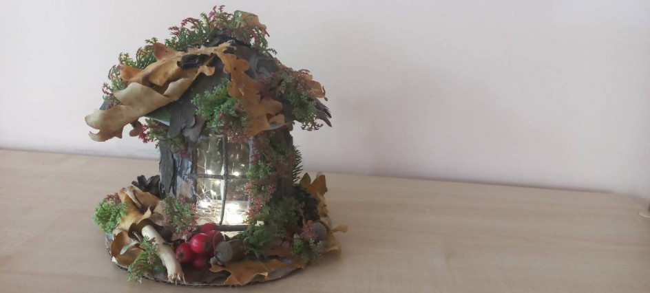 "Домик в осеннем лесу"