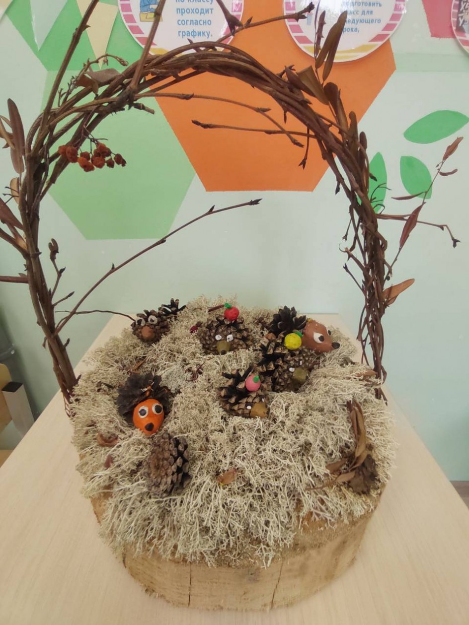 "Осень в лесу встретил ежат"