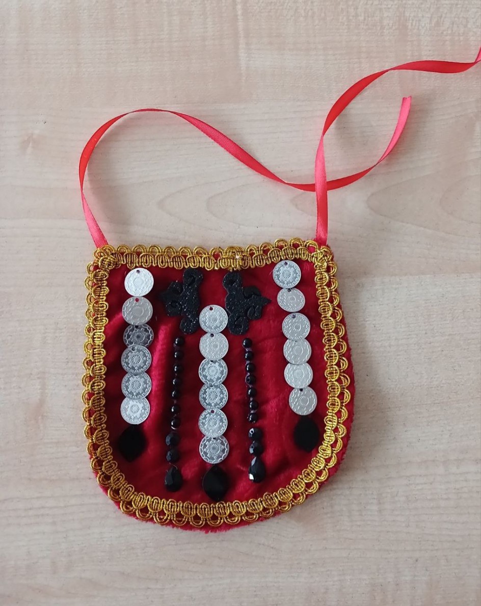 Сакал - женское нагрудное украшение