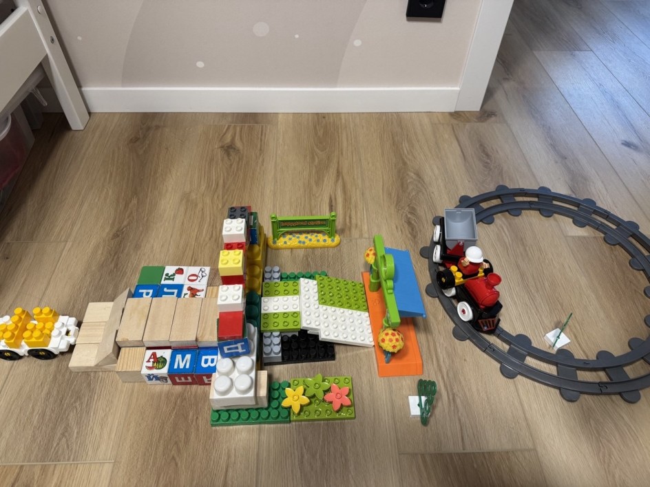 Безбарьерный железнодорожный вокзал для людей инвалидов.