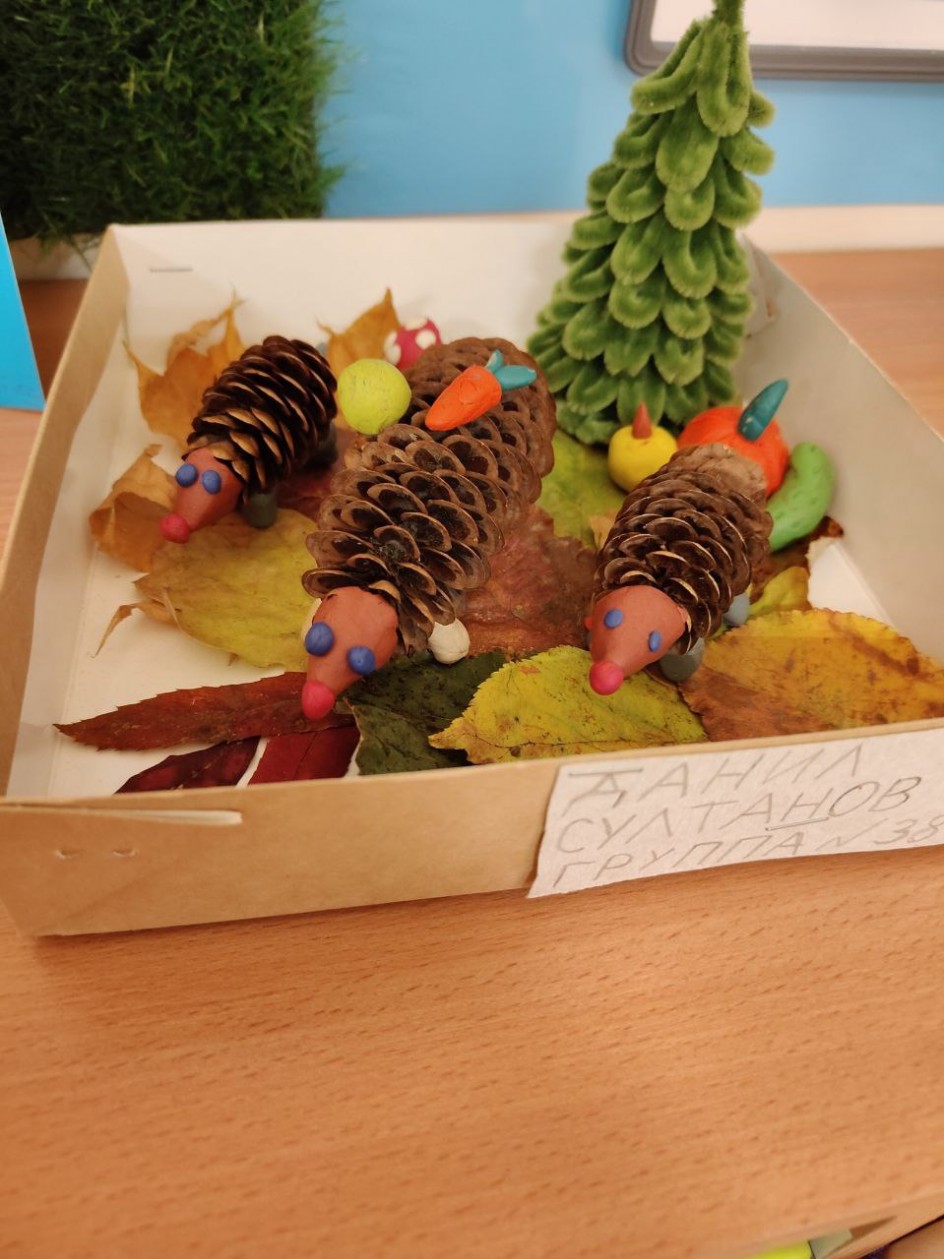 Семья ёжиков