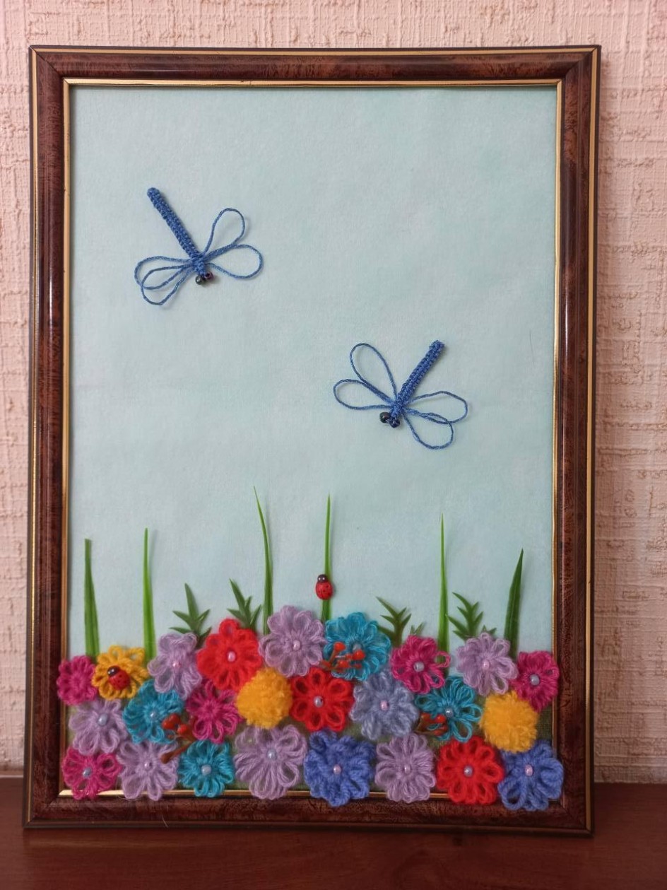 "Цветочная поляна в технике макраме"