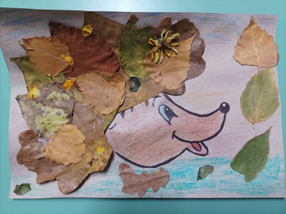 Ёжик в осеннем лесу