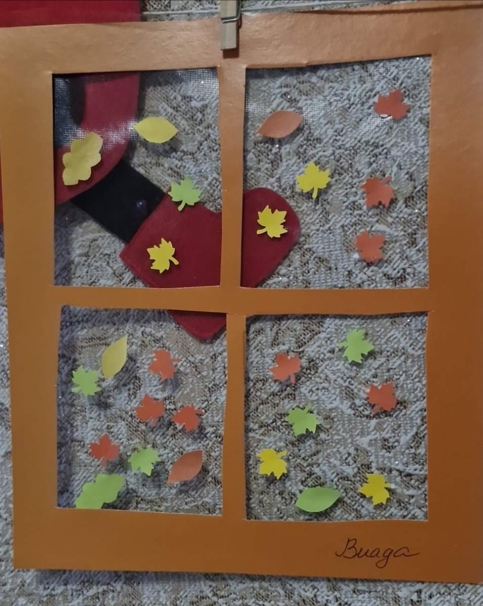 За окошком листопад