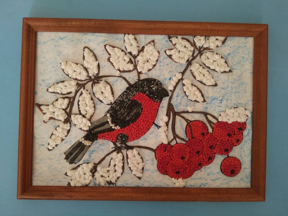 Снегирь на ветке