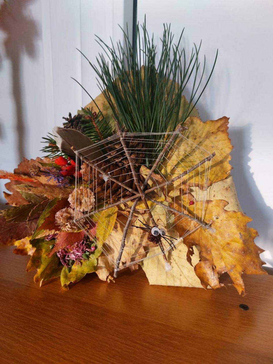 Паучок на паутинке