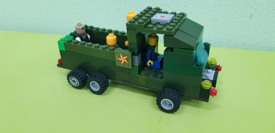 Военный грузовик