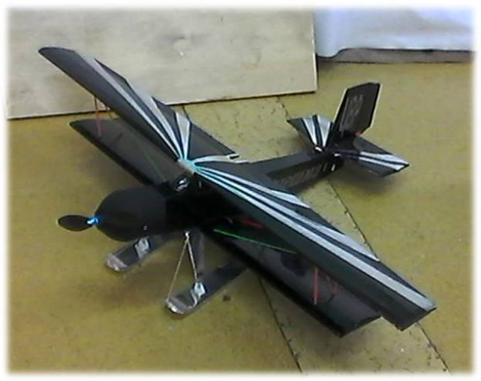 Пилотажная радиоуправляемая модель самолета