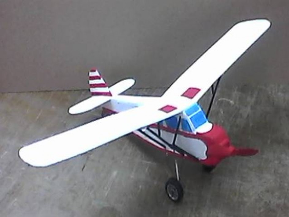 Резиномоторная модель самолета