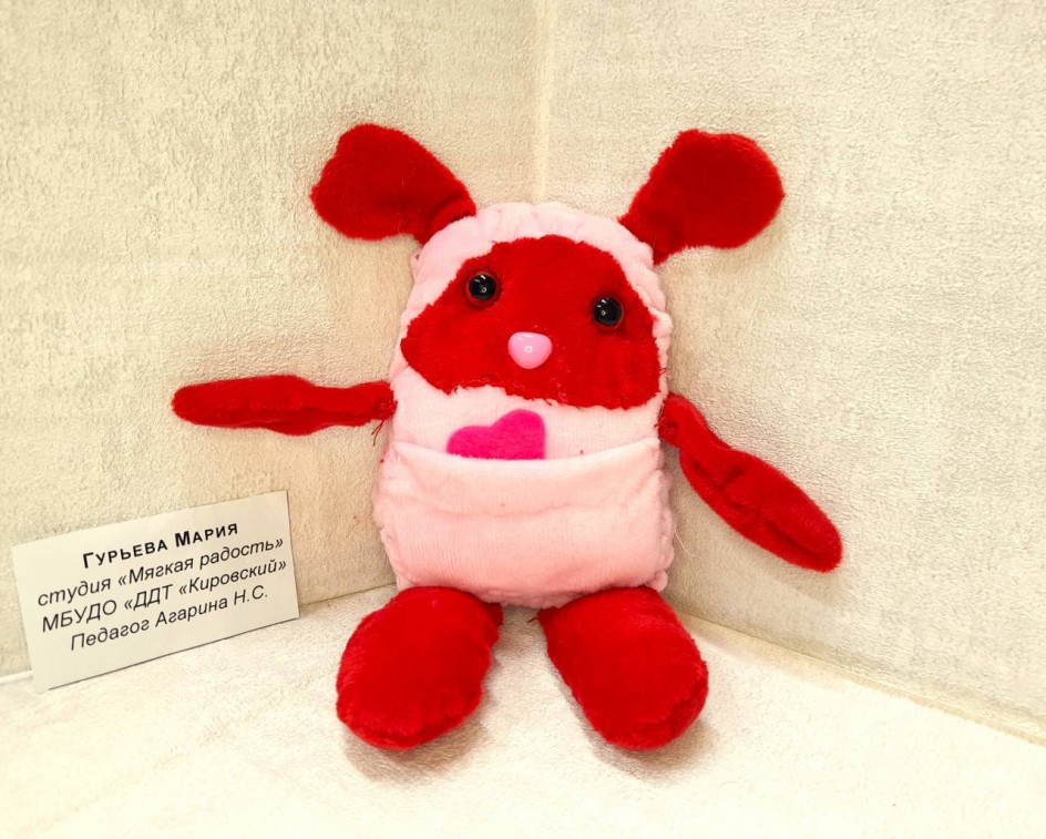 Щенок с кормашком