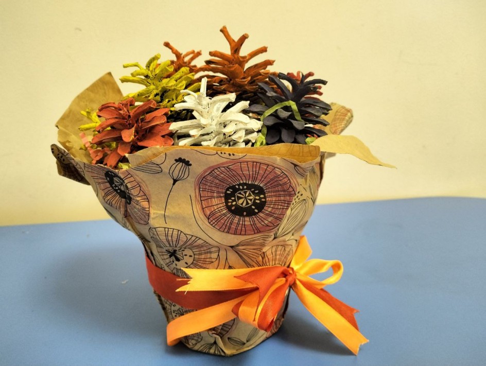 " Осенний букетик из шишек"