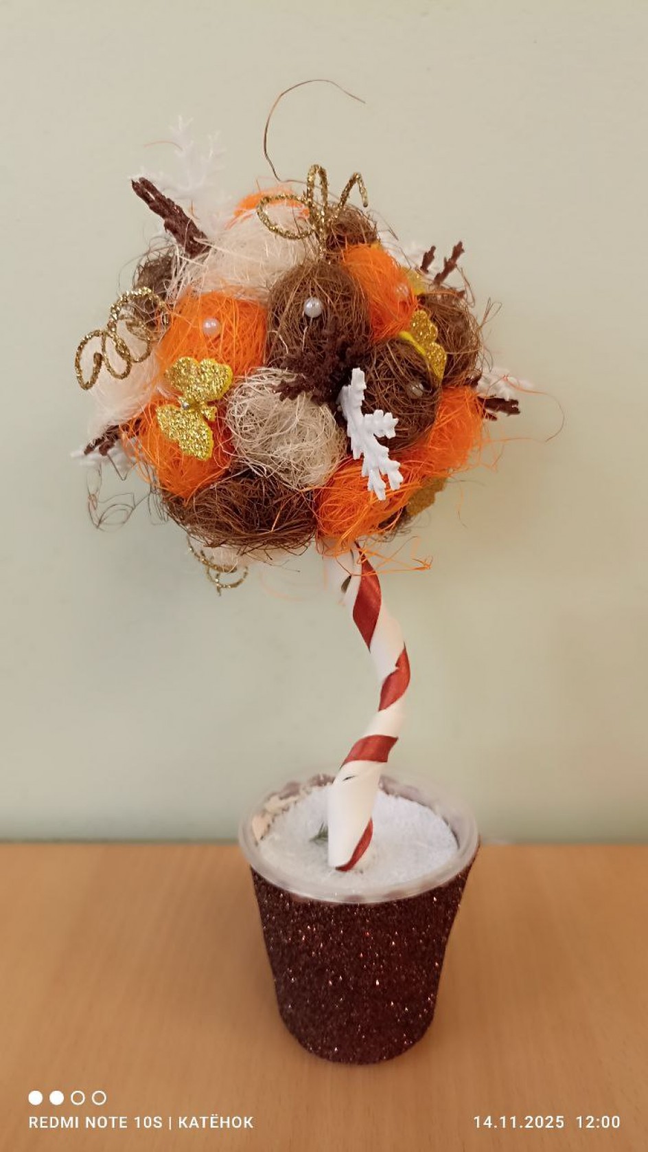 " Осенние дерево из клубочков"