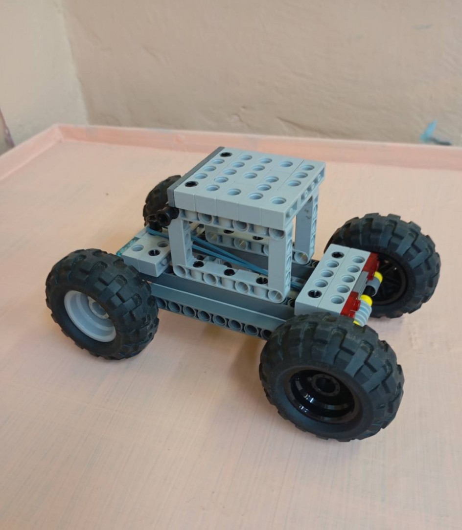 Машина с резино-двигателем