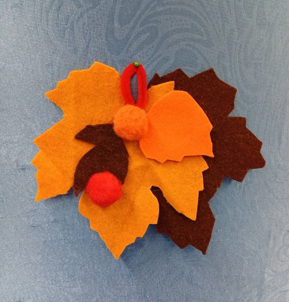 Декоративное украшение "Листья"