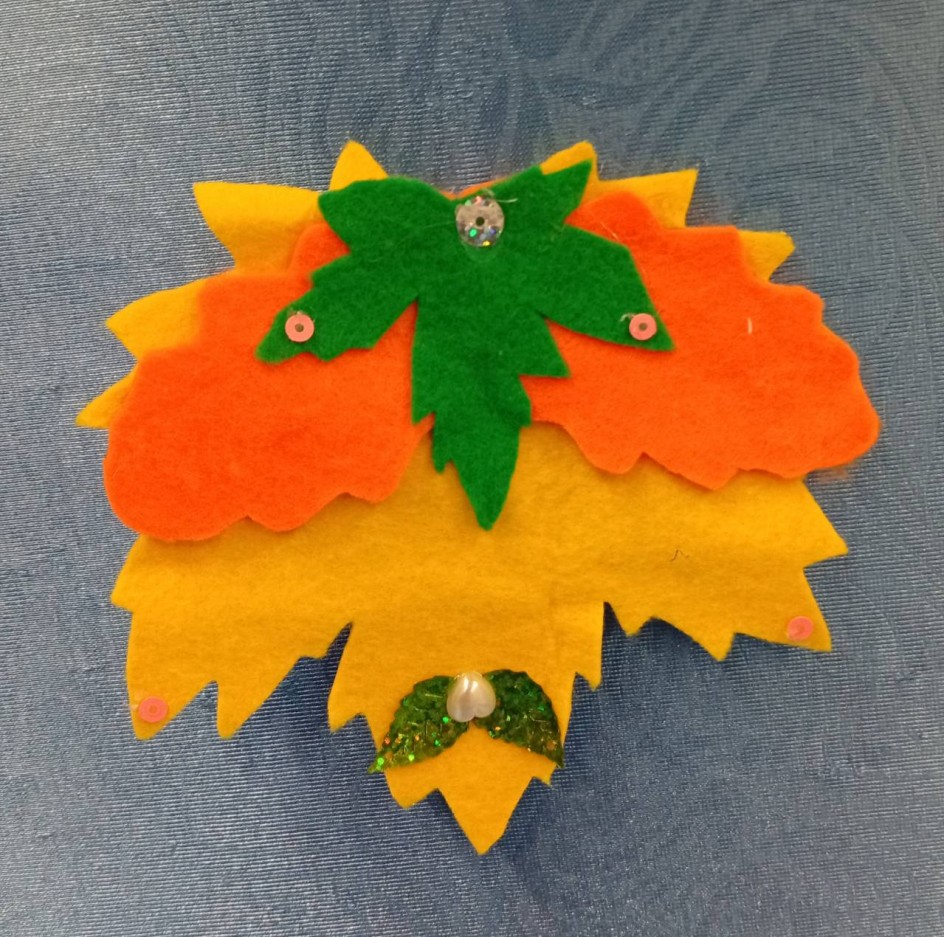 Декоративное украшение "Листья"